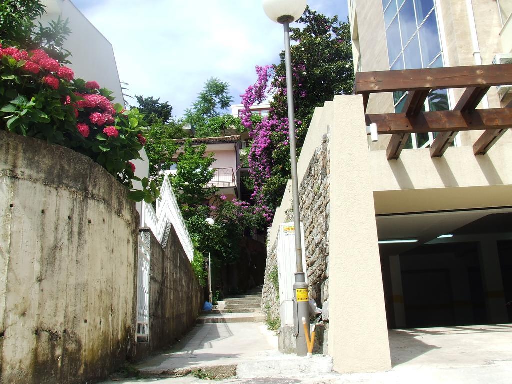 Sarap Apartments Будва Экстерьер фото